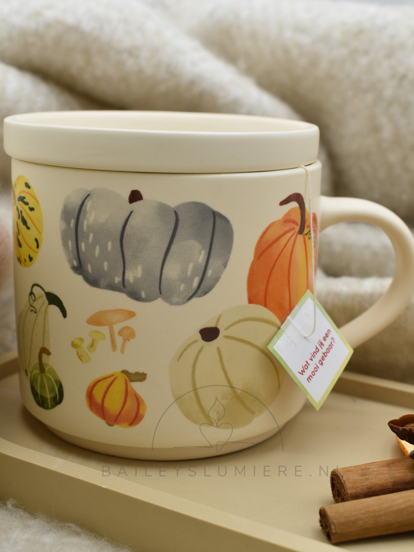Herfst mok met pompoenprint.