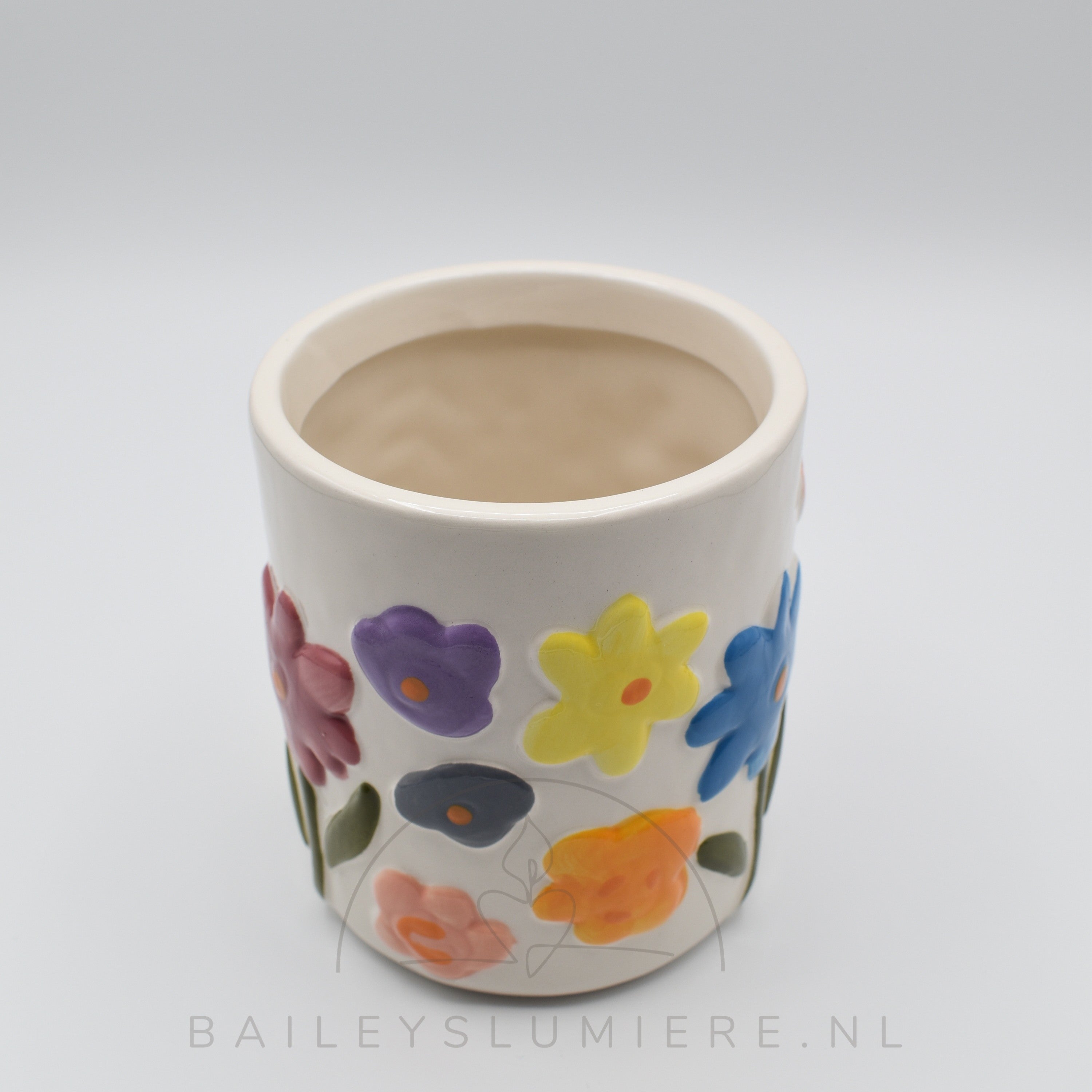 Bloem pot met reliëf bloemen