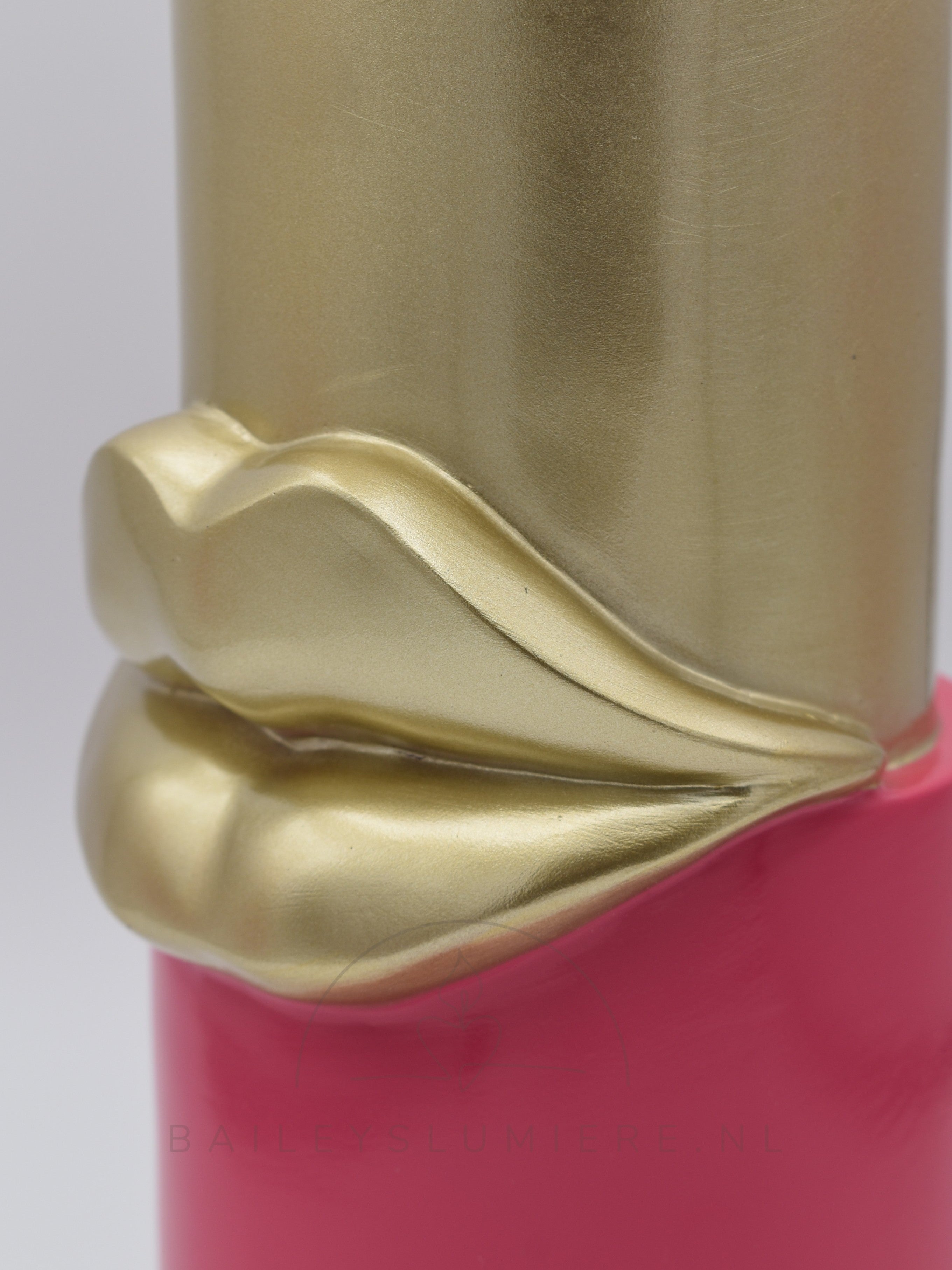 Lipstick vaas met gouden lippen