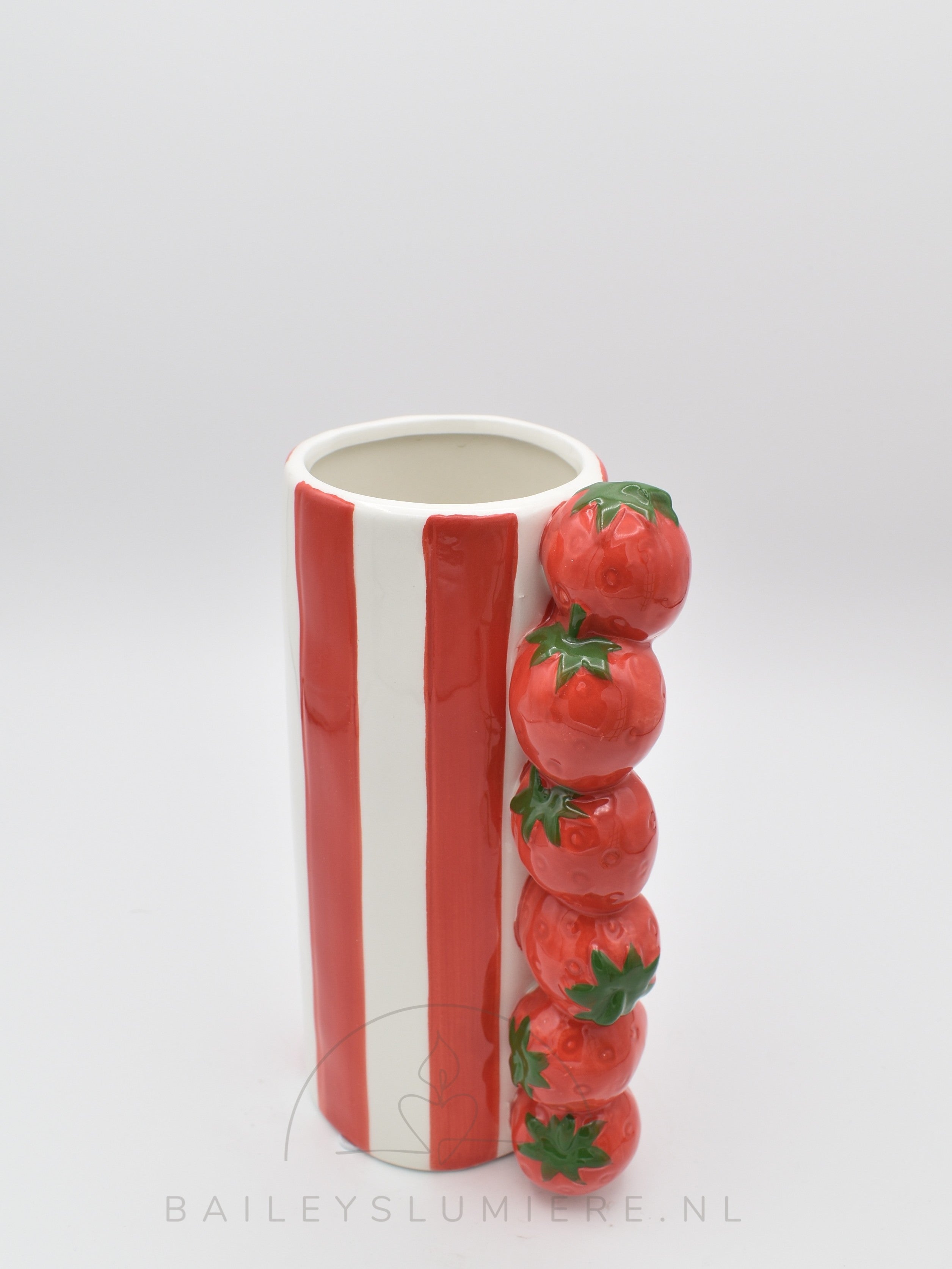 Smalle vazen met aardbeien of citroenen